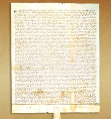 Die Magna Carta oder der „große Freibrief“, der vom König von England im Jahre 1215 unterschrieben wurde, war ein Wendepunkt bei den Menschenrechten.